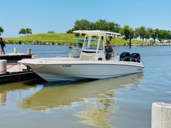27' Boston Whaler 2018 Yacht For Sale